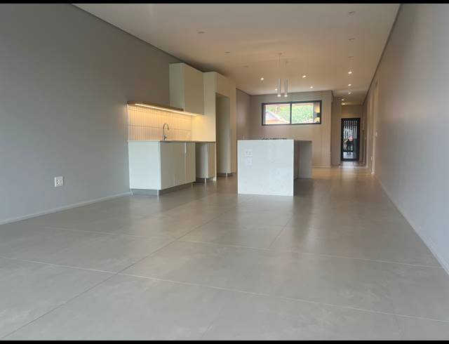 4 BEDROOM APARTMENT FOR SALE IN ZIMBALI ESTATE